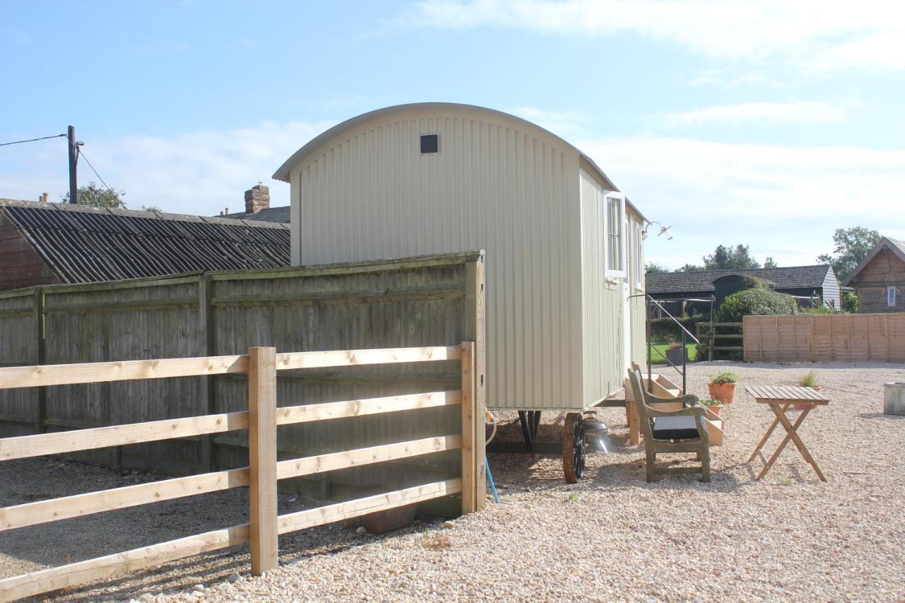 The Shepherd'S Hut Mixbury Eksteriør bilde